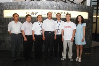 厉无畏主席与华体会体育领导及园区企业代表合影